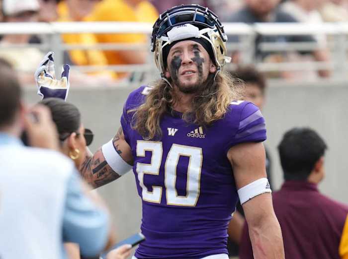 Oct 8, 2022; Tempe, Arizona, USA; Washington safety Asa Turner gestures to the crowd as he is ejected for an illegal hit on Arizona State quarterback Emory Jones at Sun Devil Stadium on Saturday. Football Asu Wash Fb Washington At Asu